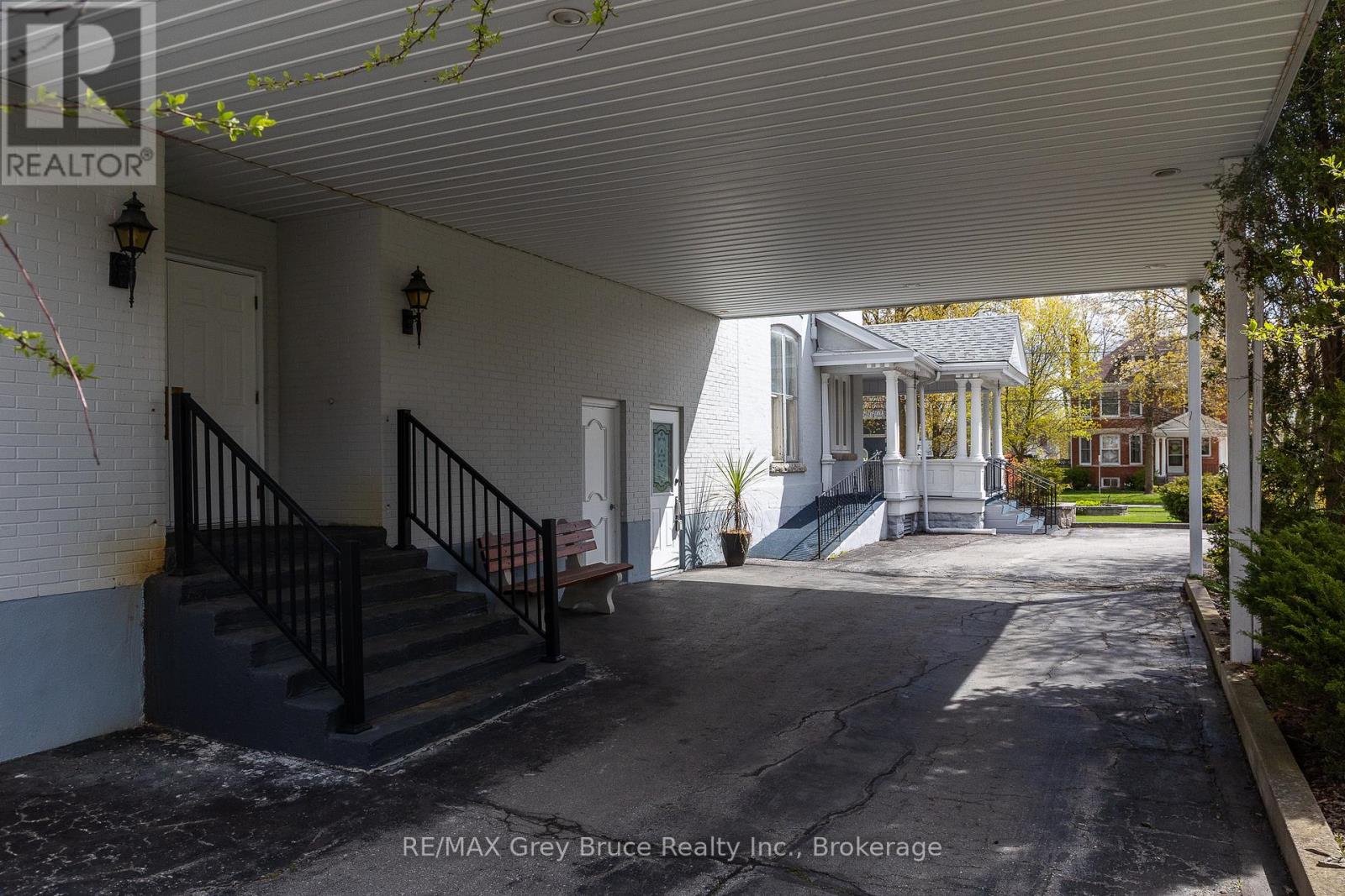 1178 4th Avenue W Property Photo 10