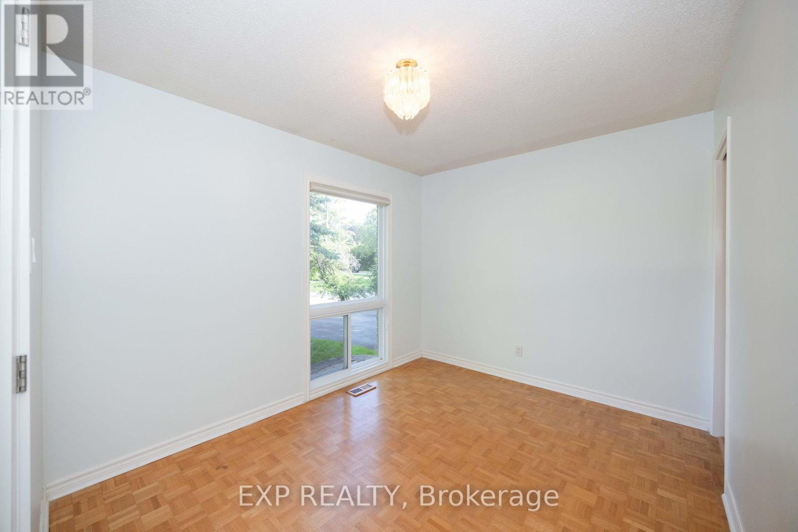 14 Carr Crescent Property Photo 8