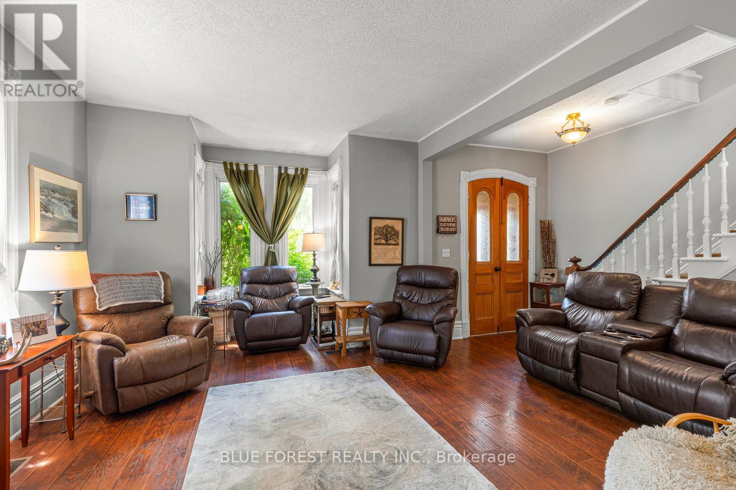 201 Margaret Street Property Photo 9