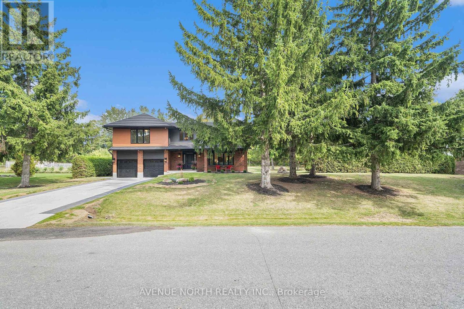 19 Newland Drive E Property Photo 3