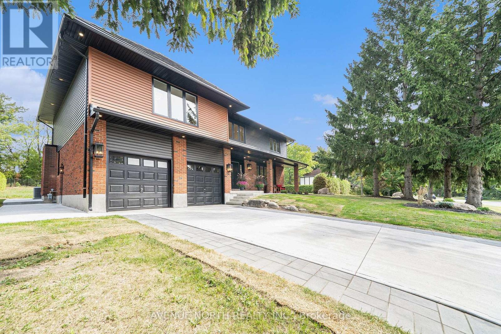 19 Newland Drive E Property Photo 4