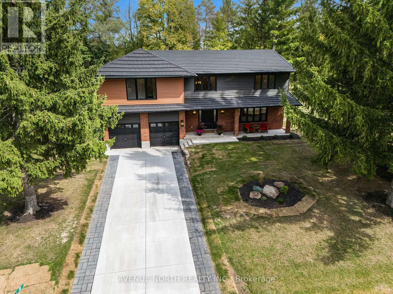 19 Newland Drive E Property Photo 6