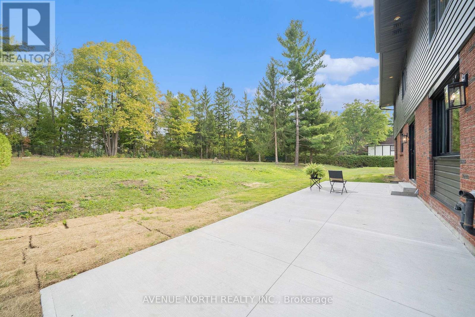 19 Newland Drive E Property Photo 13