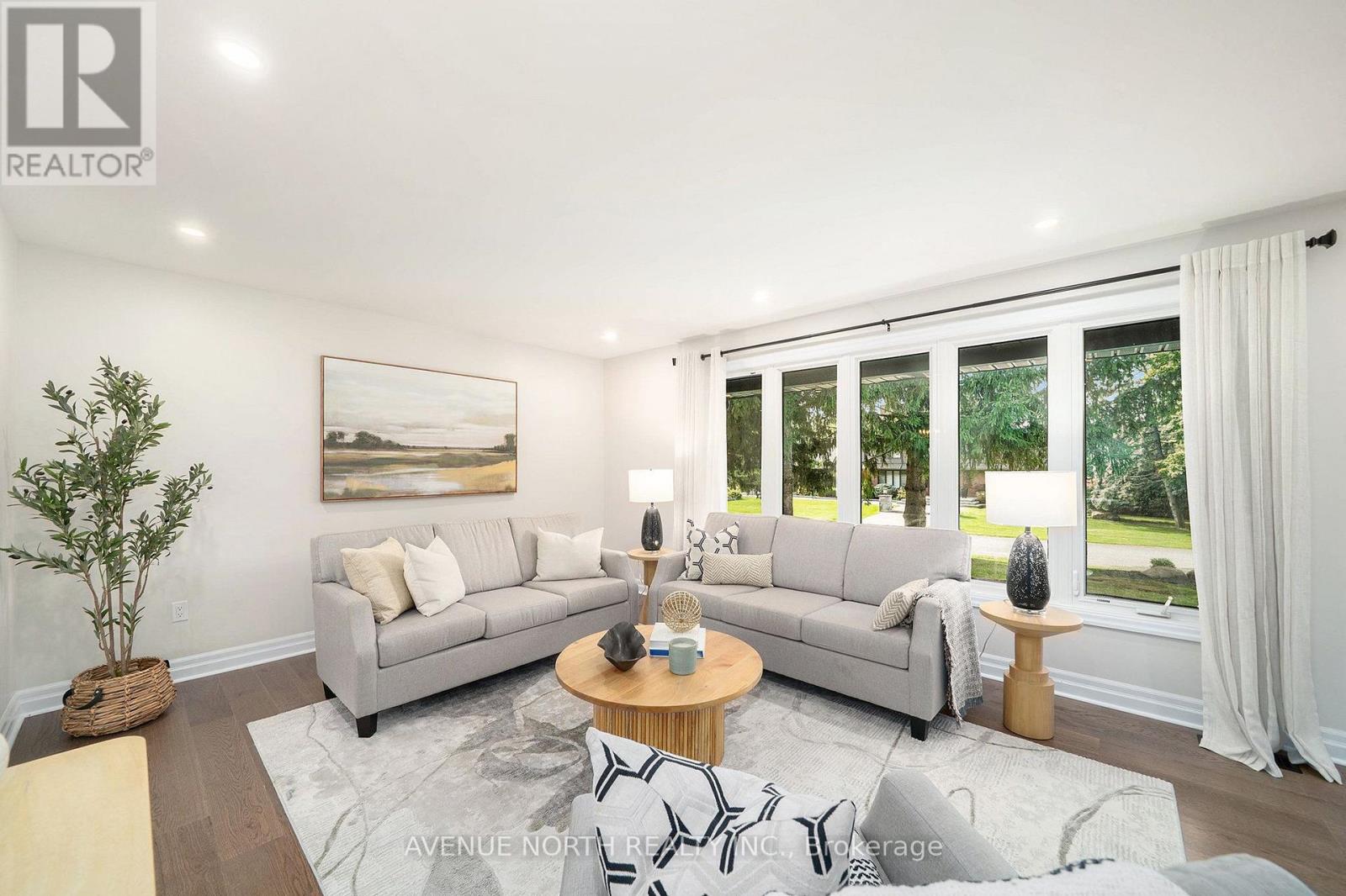 19 Newland Drive E Property Photo 16
