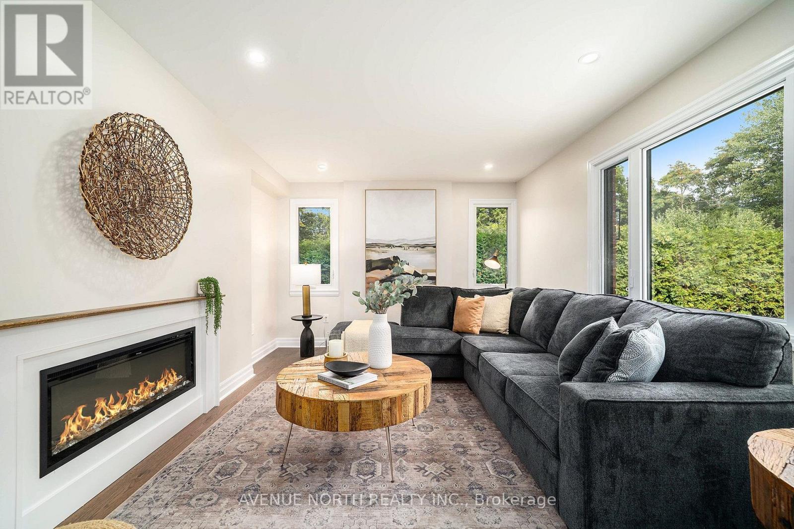 19 Newland Drive E Property Photo 17