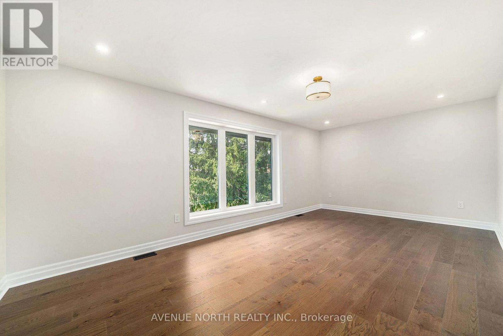 19 Newland Drive E Property Photo 26