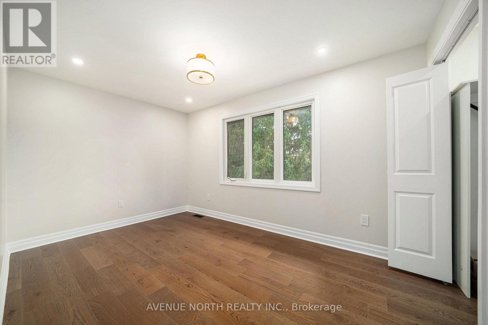 19 Newland Drive E Property Photo 30