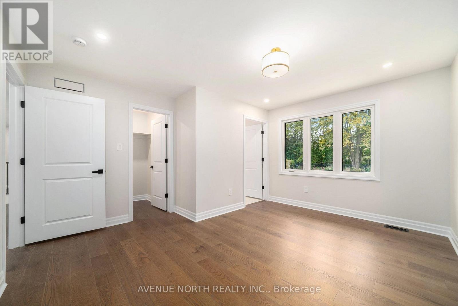 19 Newland Drive E Property Photo 33