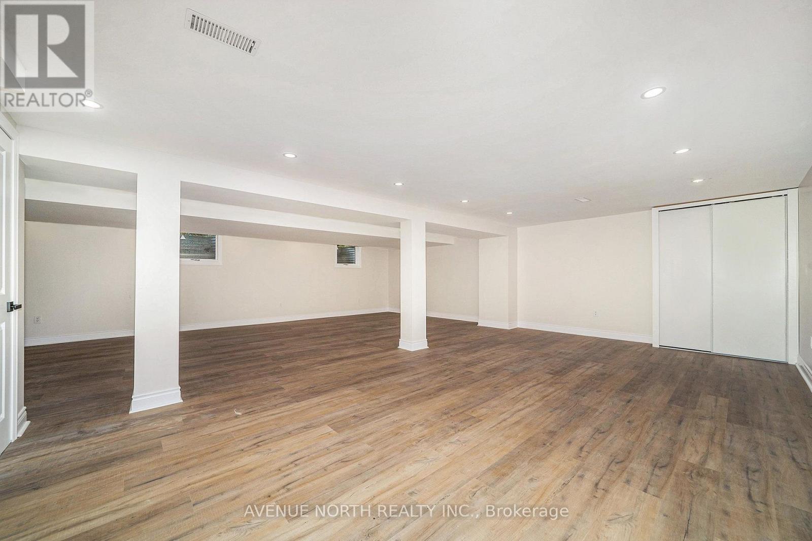 19 Newland Drive E Property Photo 34