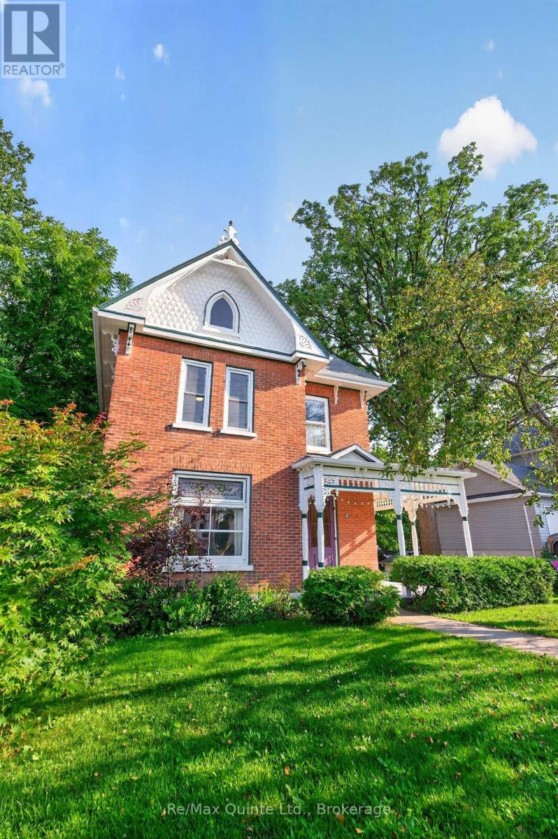97 ST LAWRENCE STREET W Property Photo 1