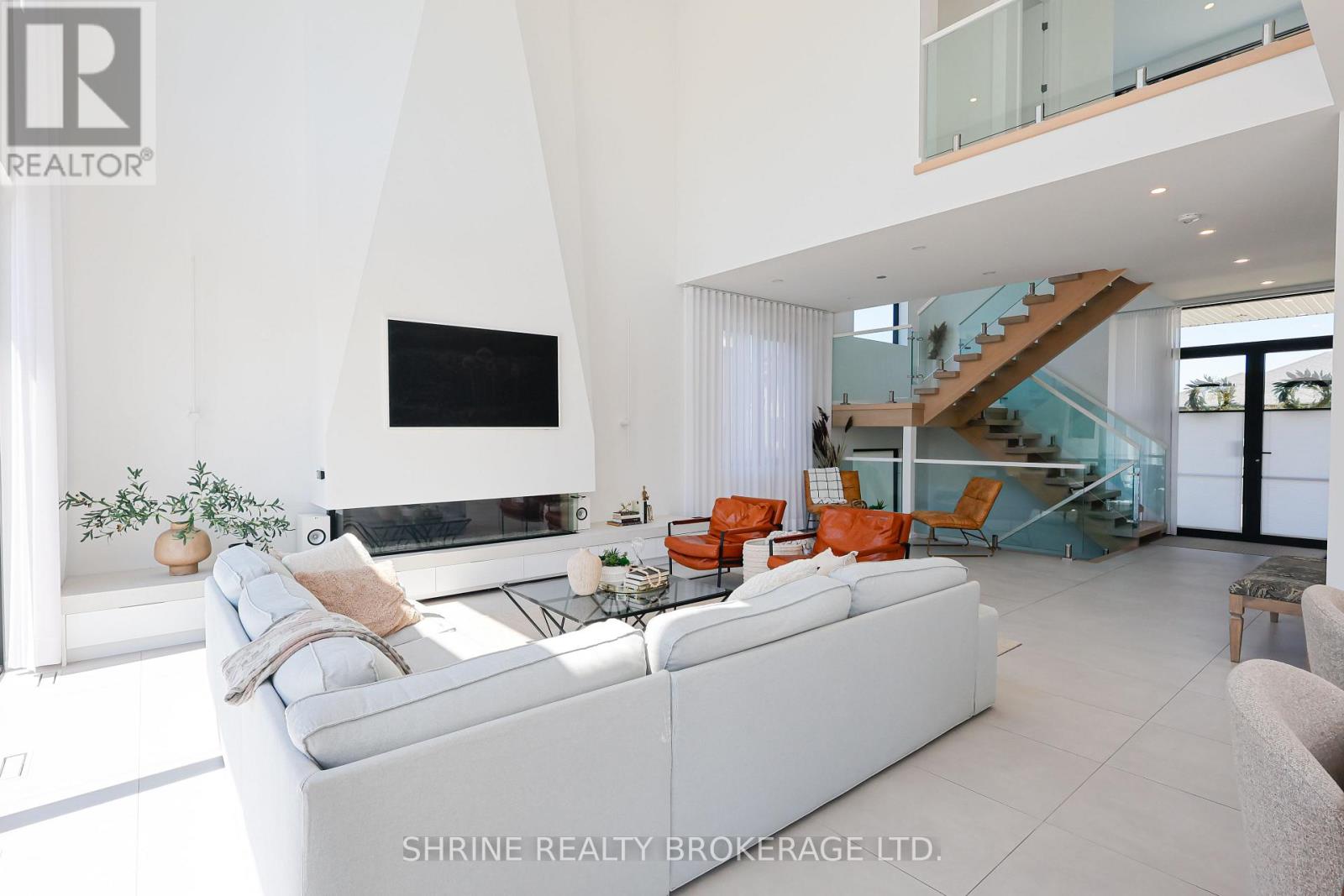 228 Edgewater Boulevard Property Photo 8