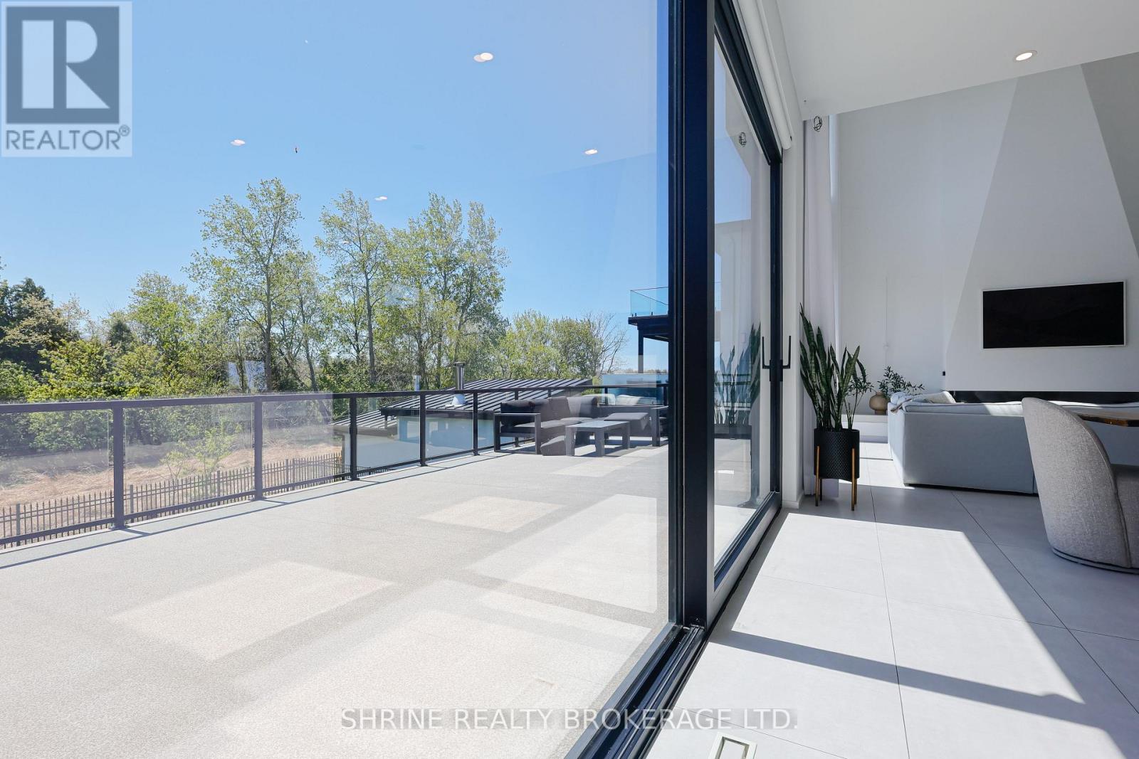 228 Edgewater Boulevard Property Photo 17
