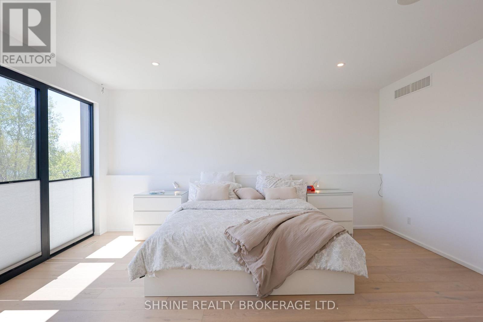 228 Edgewater Boulevard Property Photo 23