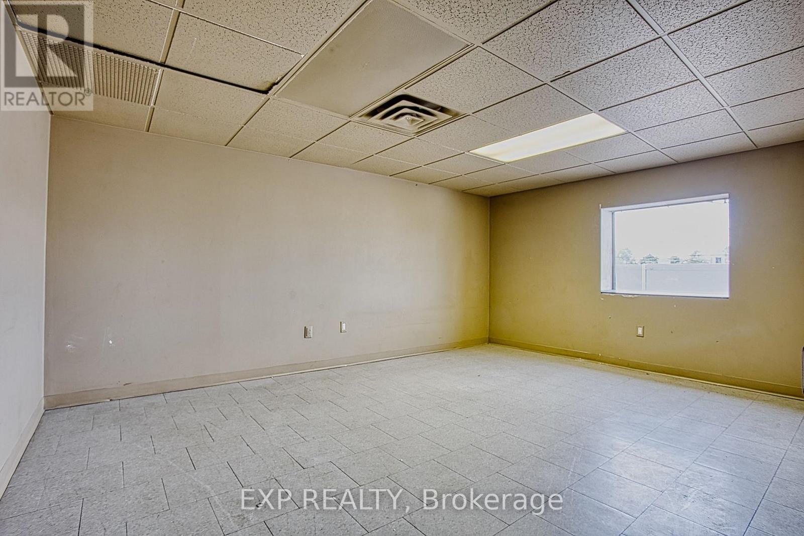112 Ormond Street S Property Photo 14