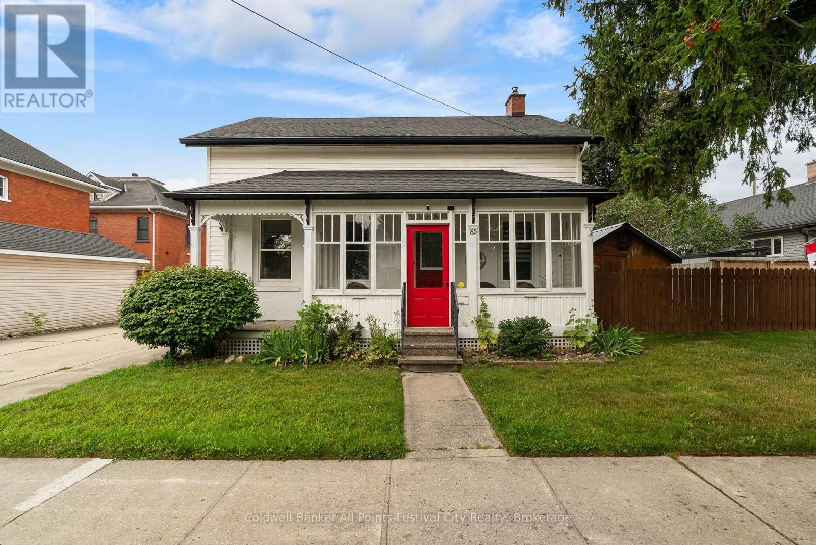 85 Cambria Road N Property Photo 2