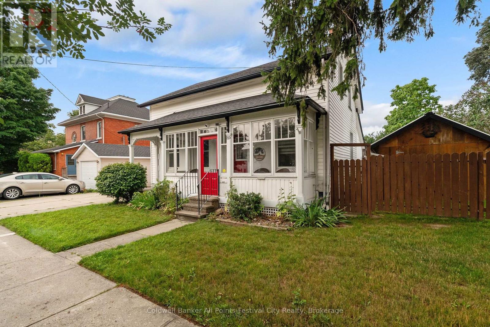 85 Cambria Road N Property Photo 3
