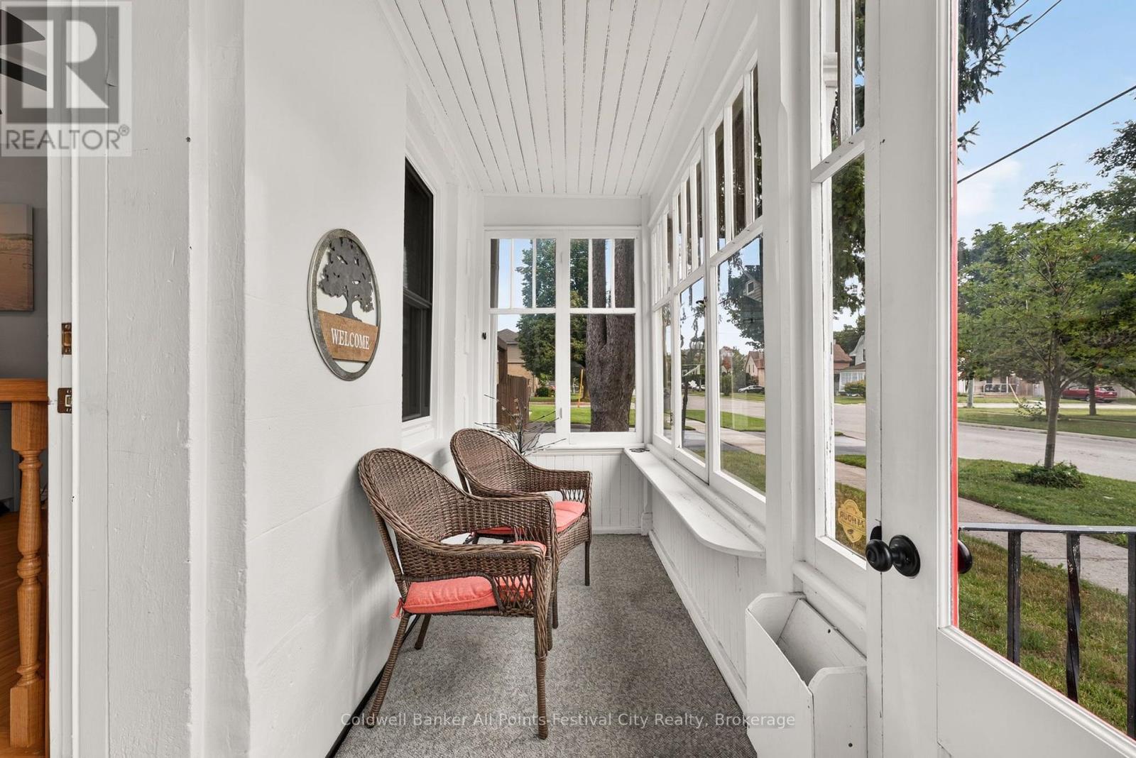 85 Cambria Road N Property Photo 4