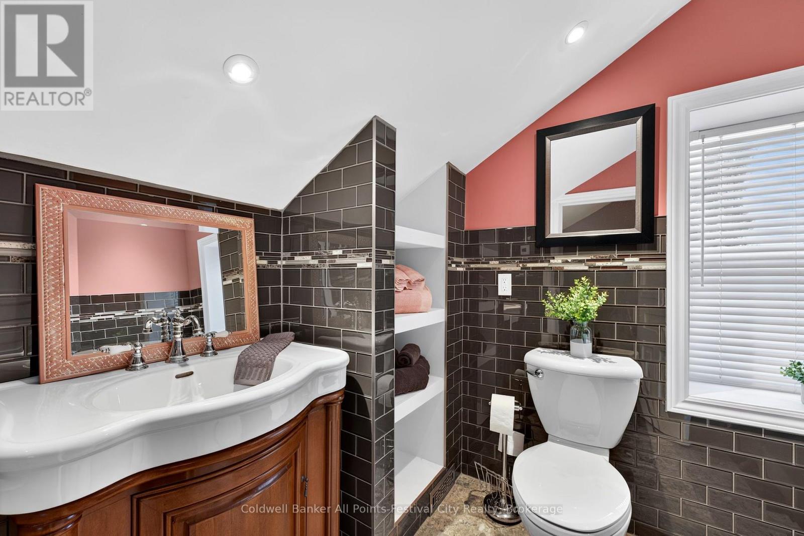 85 Cambria Road N Property Photo 26