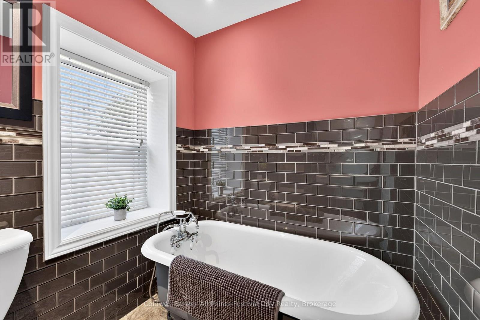 85 Cambria Road N Property Photo 27
