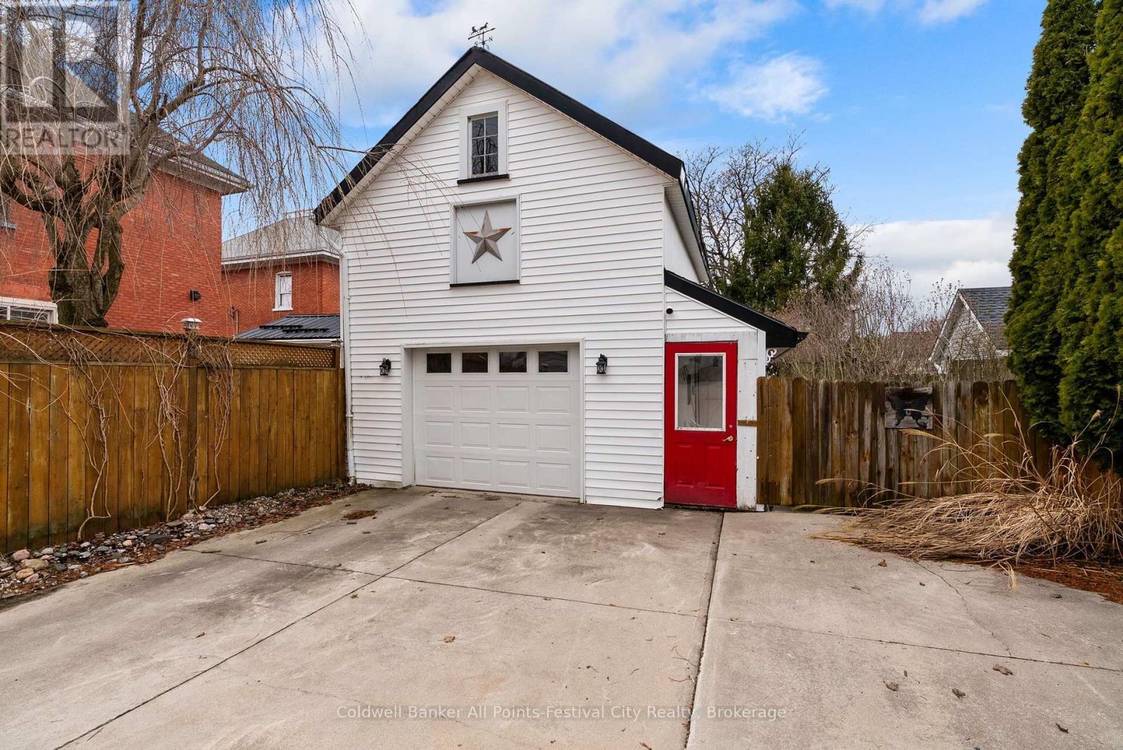 85 Cambria Road N Property Photo 44