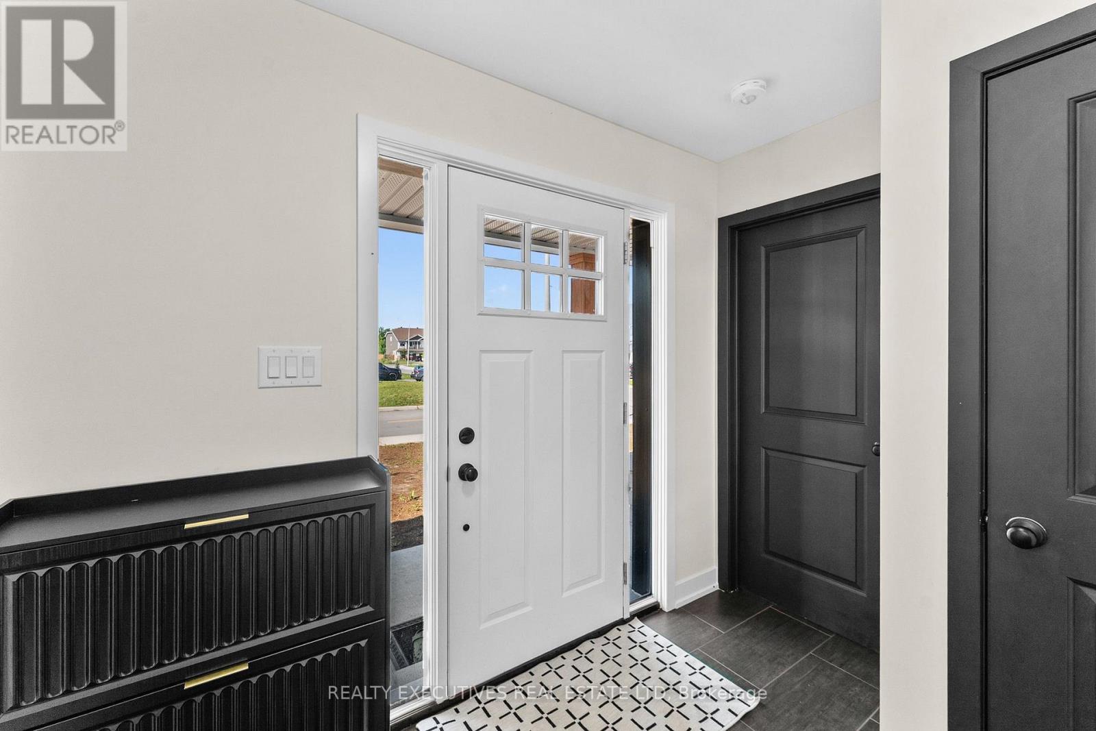 31 Whitcomb Crescent Property Photo 4