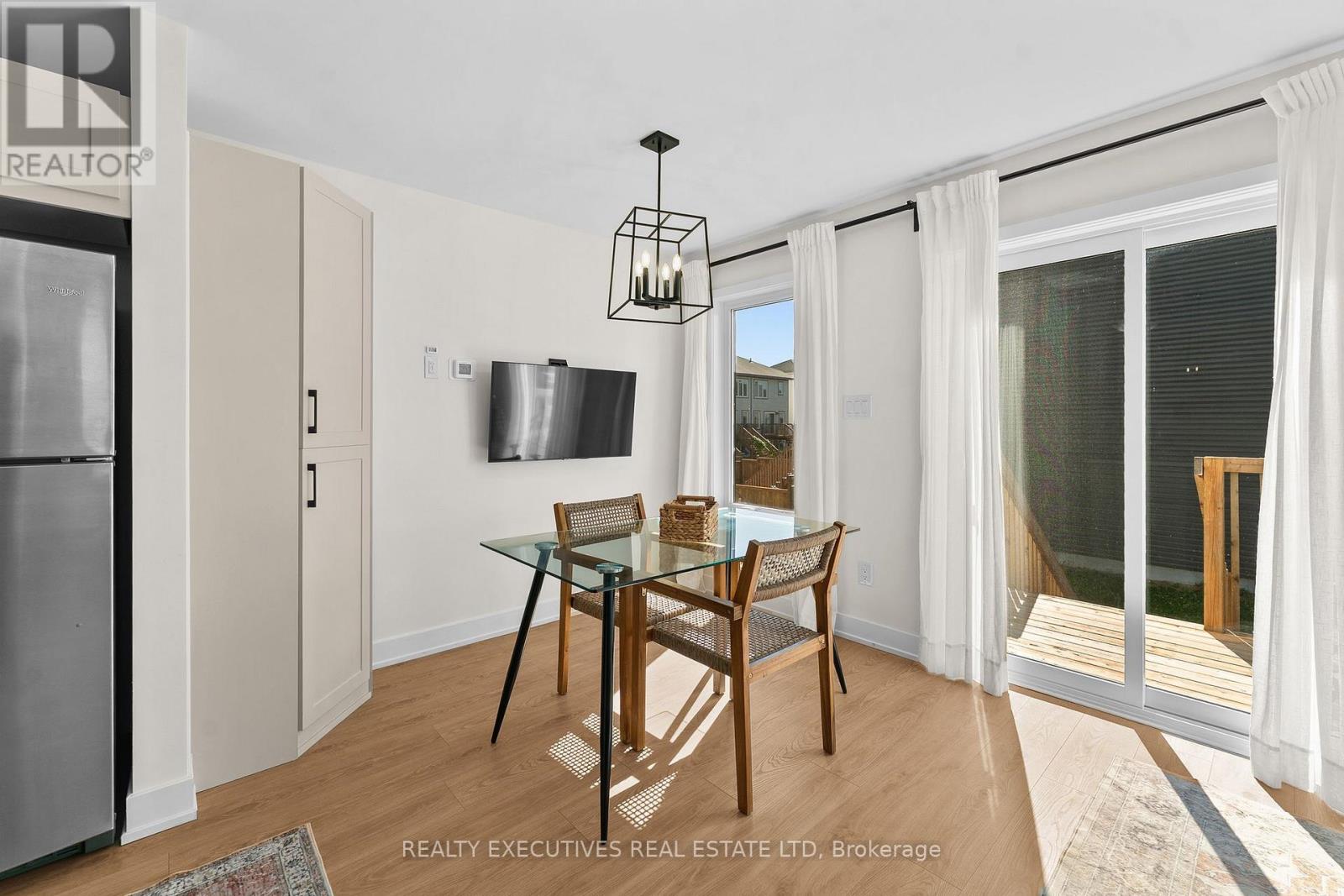 31 Whitcomb Crescent Property Photo 8
