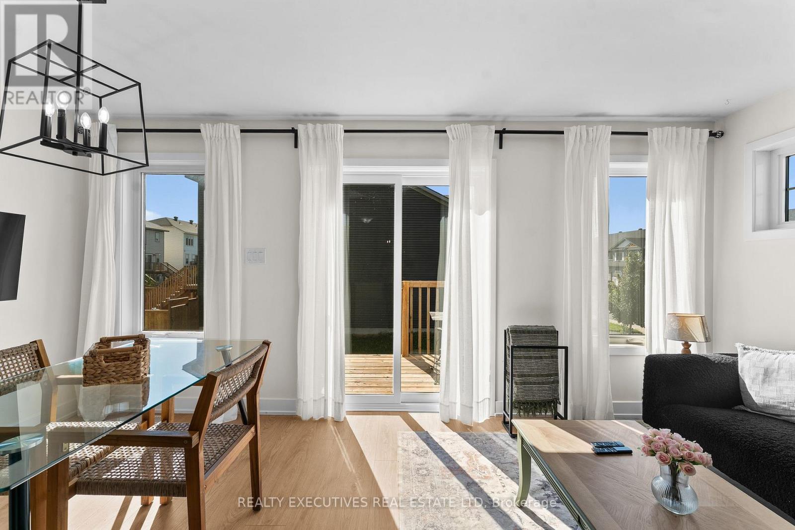 31 Whitcomb Crescent Property Photo 9