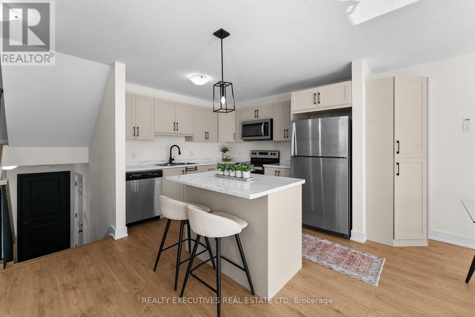 31 Whitcomb Crescent Property Photo 12