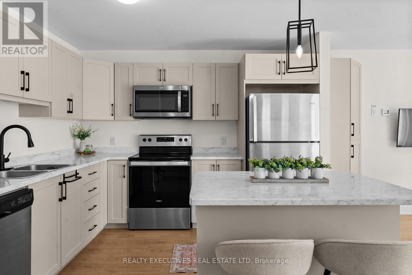 31 Whitcomb Crescent Property Photo 14