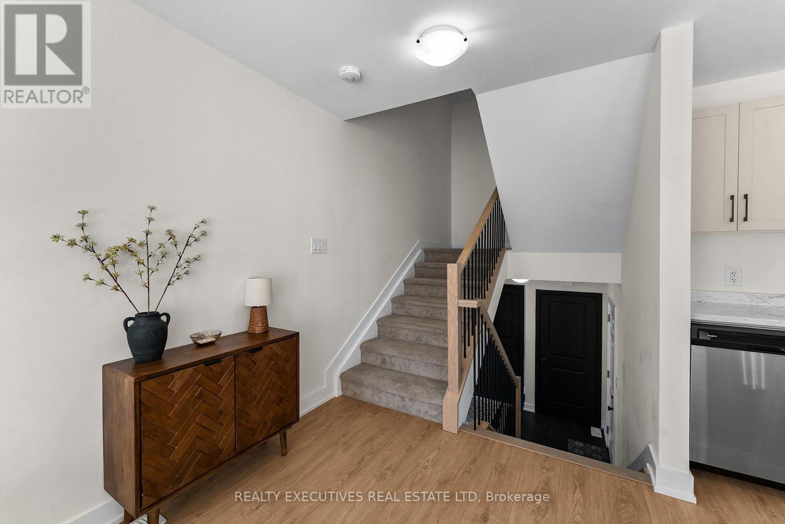 31 Whitcomb Crescent Property Photo 17