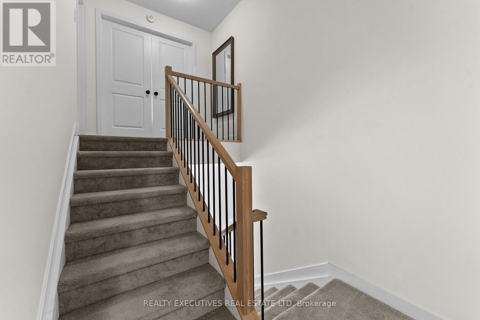 31 Whitcomb Crescent Property Photo 27