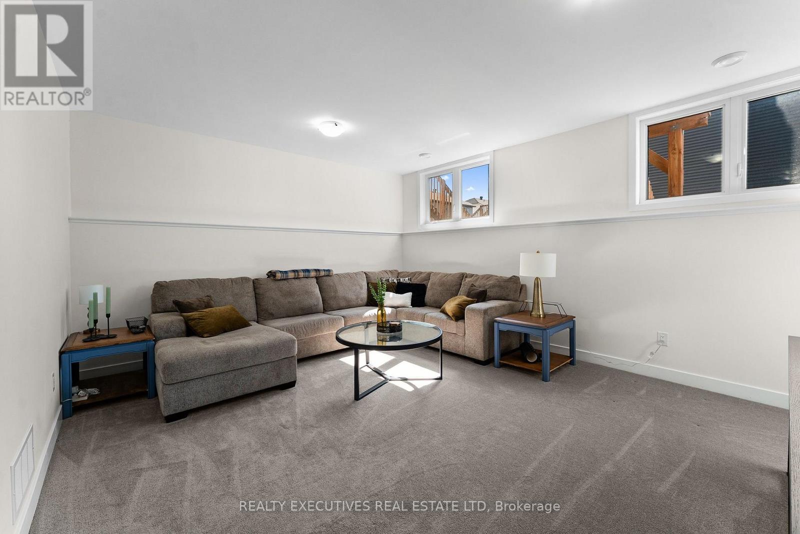 31 Whitcomb Crescent Property Photo 29