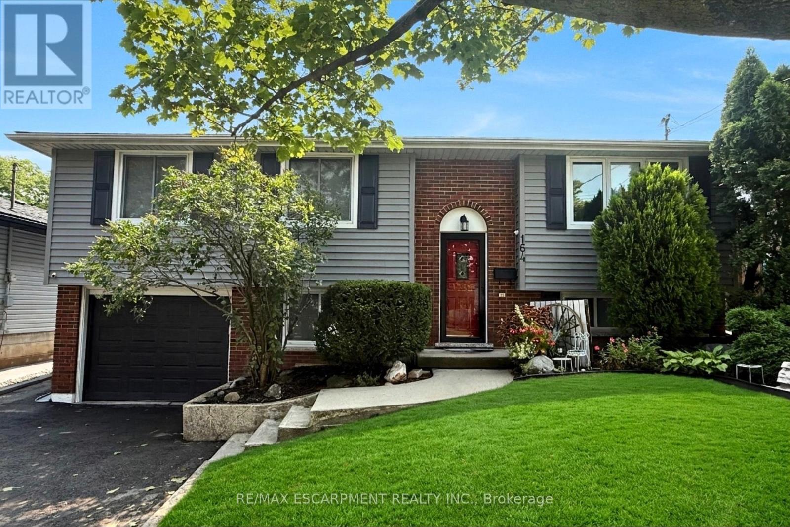 164 Hanover Place Property Photo 1