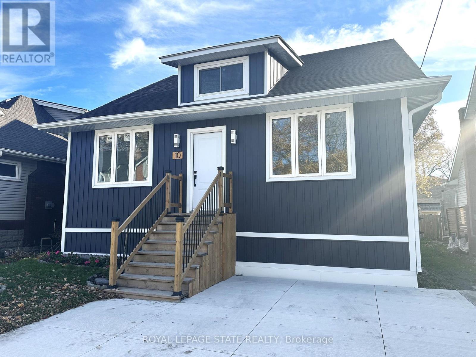 #1 (MAIN) - 10 COMET AVENUE Property Photo 1