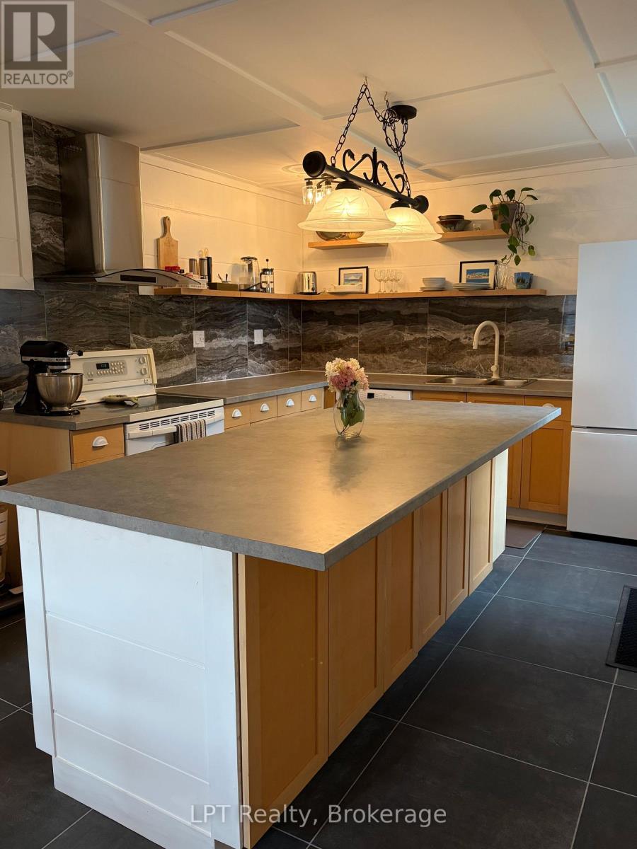 96 Charles Street Property Photo 16