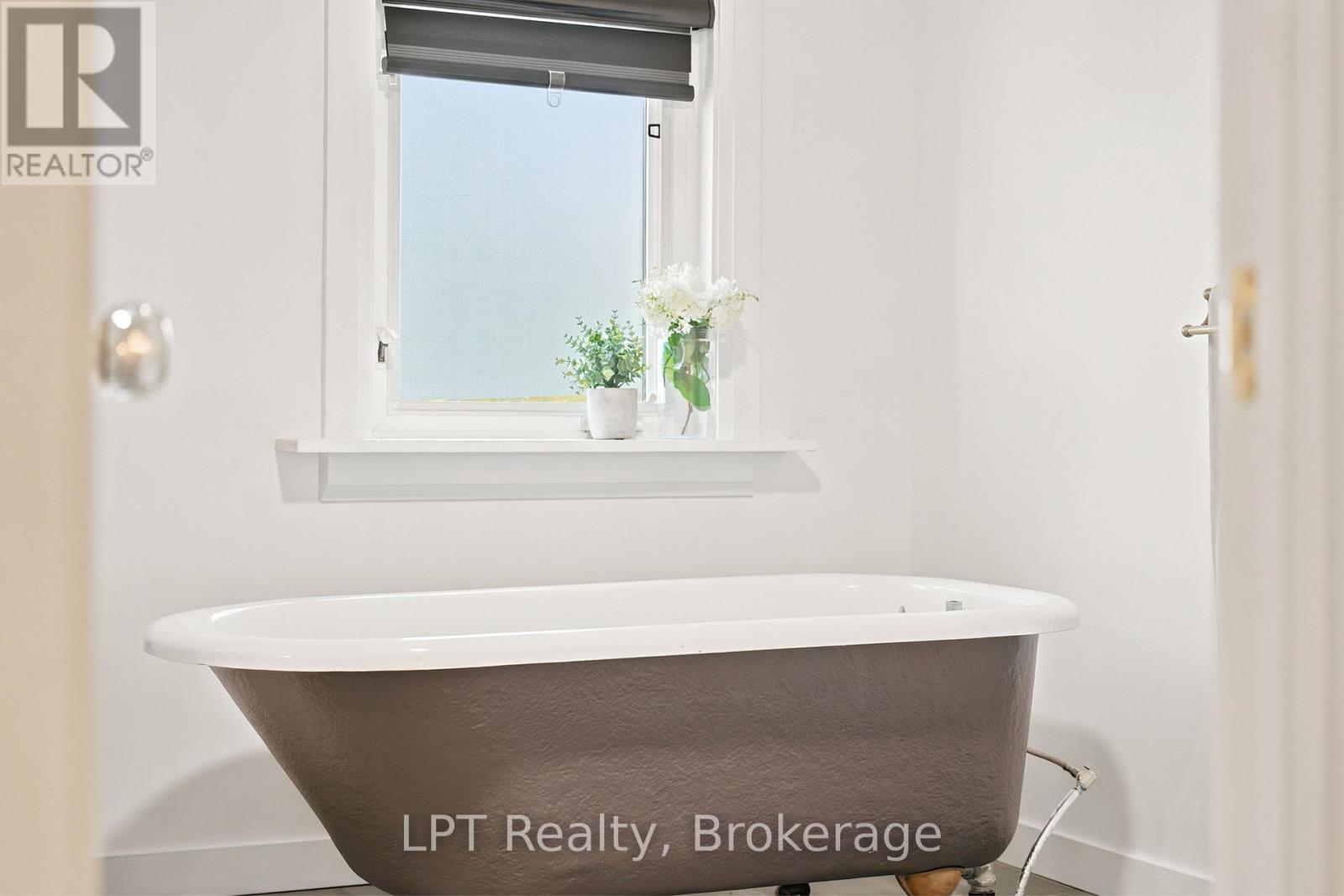 96 Charles Street Property Photo 19