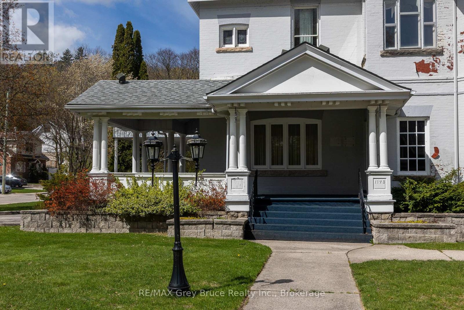 1178 4th Avenue W Property Photo 2