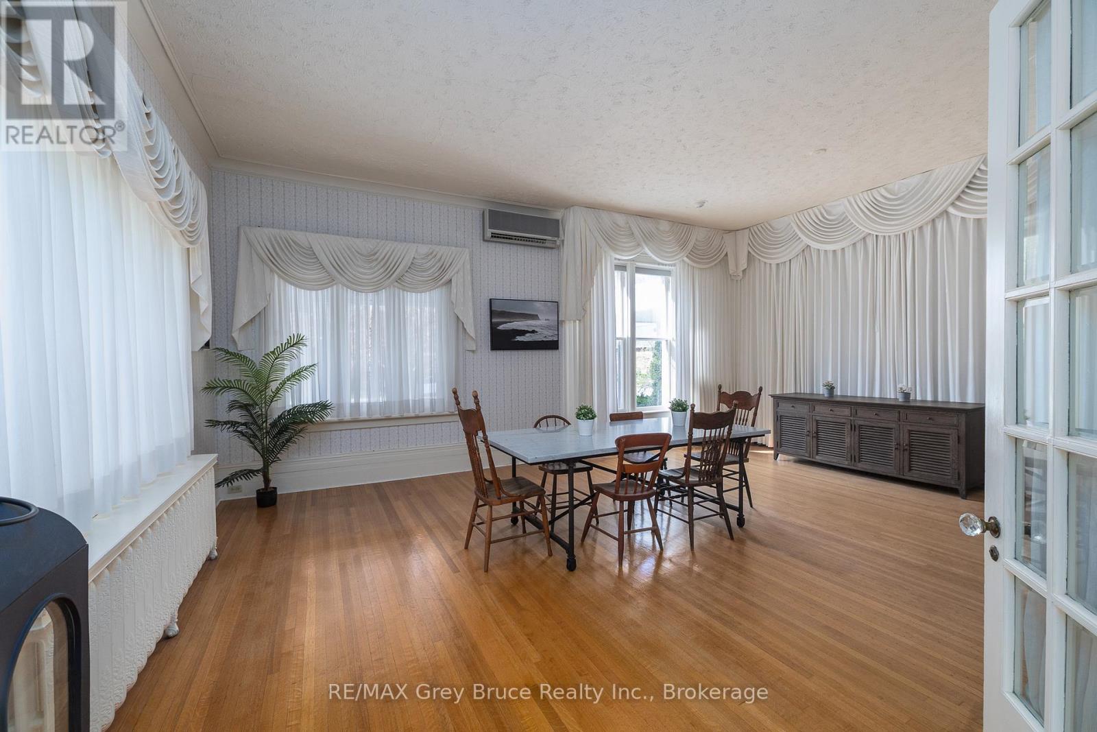 1178 4th Avenue W Property Photo 8