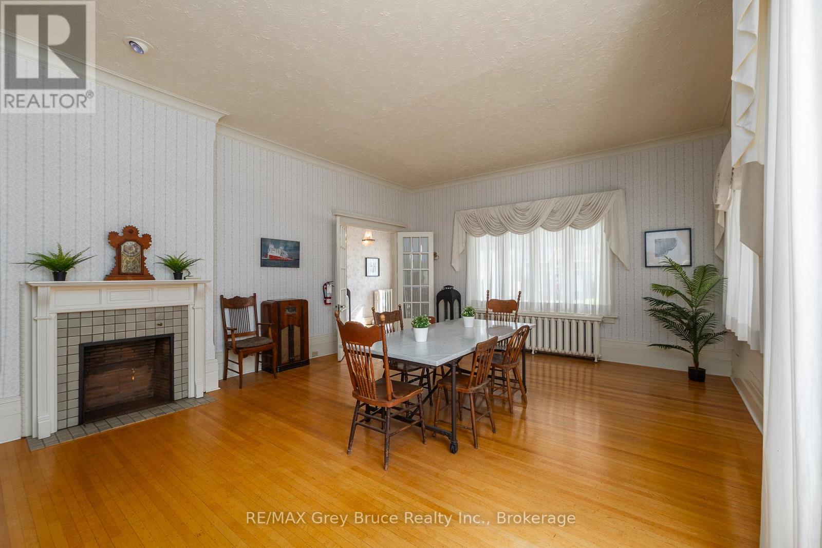 1178 4th Avenue W Property Photo 9
