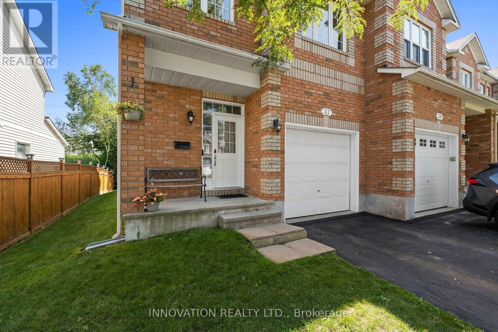 37 Chantilly Gate Property Photo 1