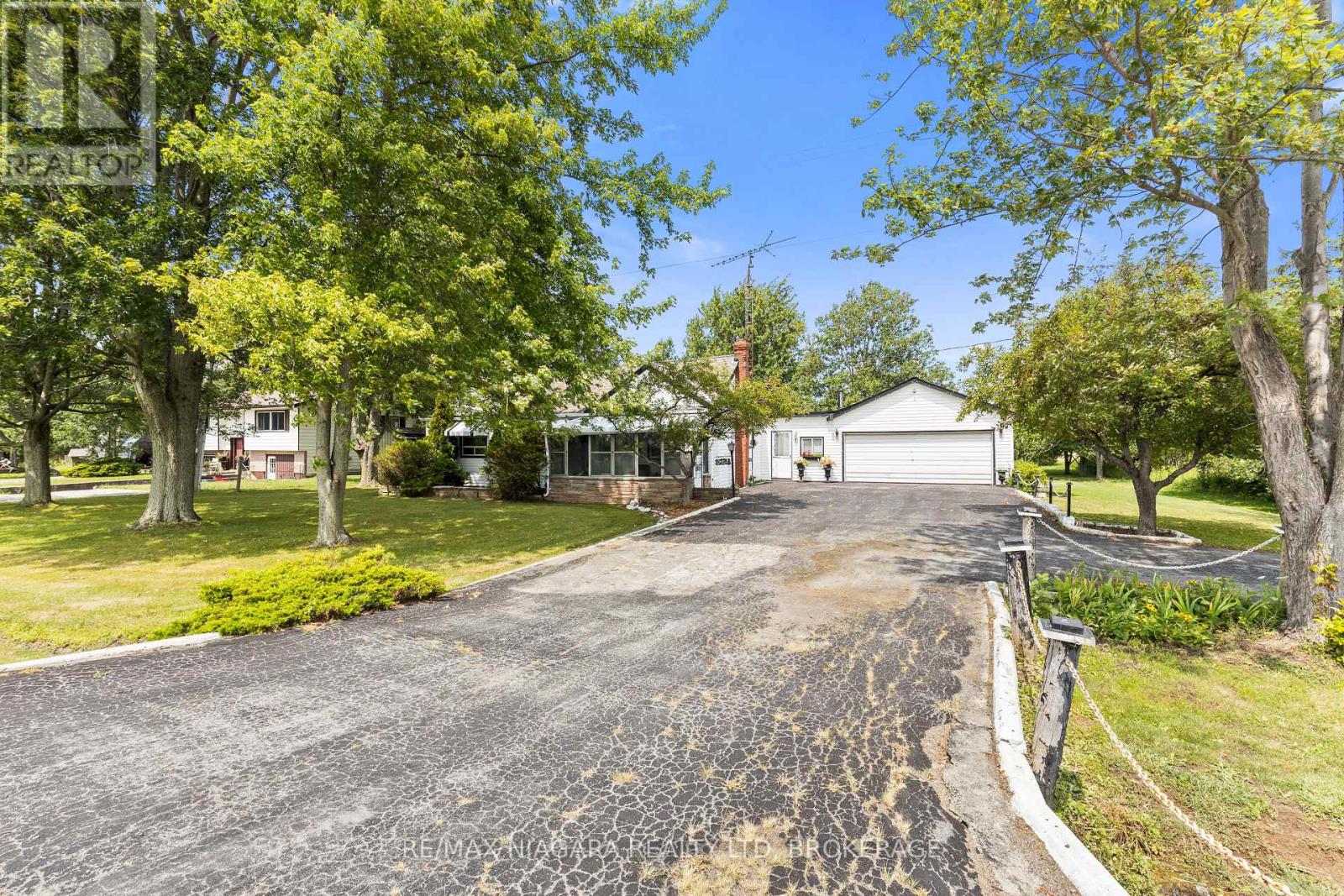 2249 North Shore Drive Property Photo 2