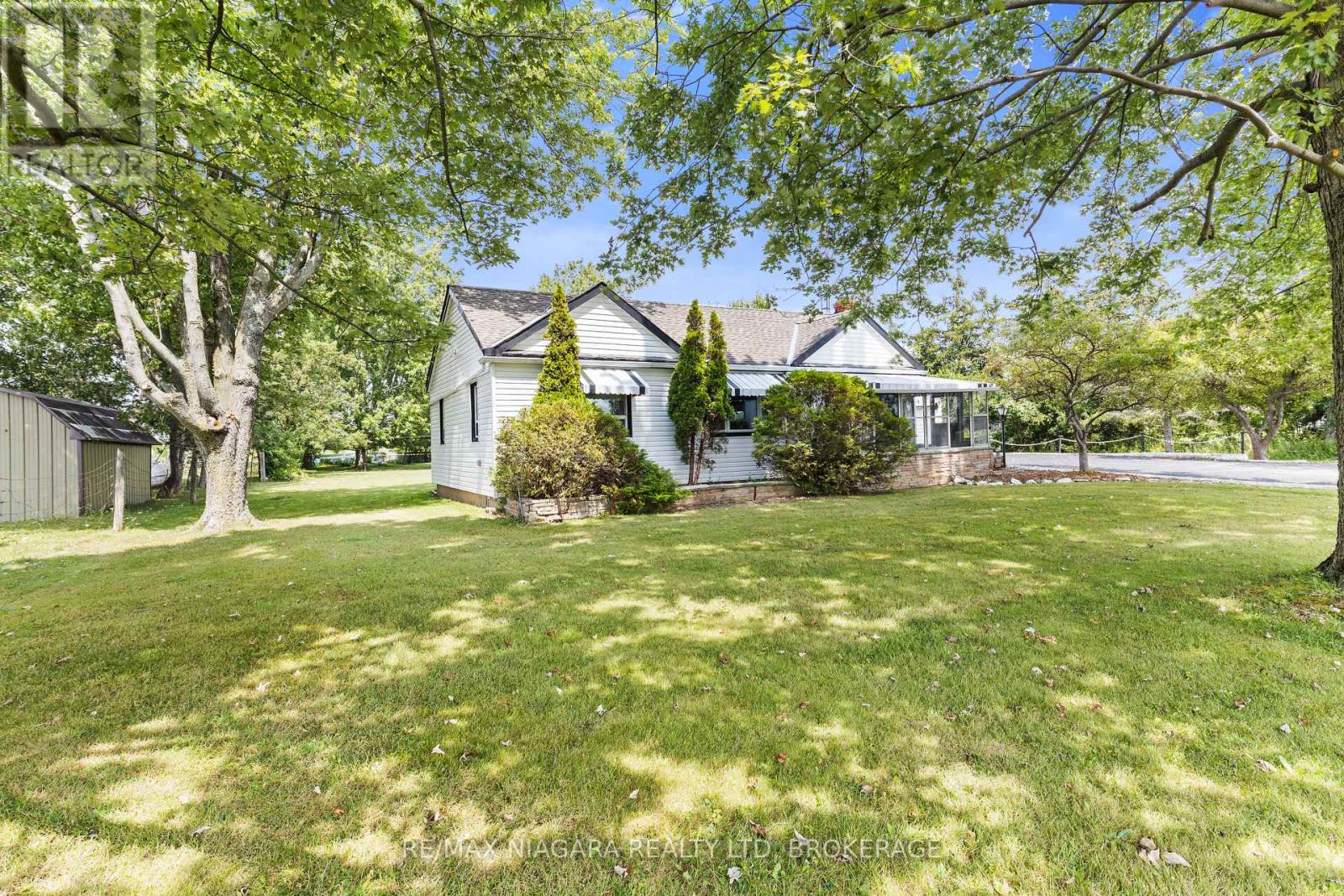 2249 North Shore Drive Property Photo 3
