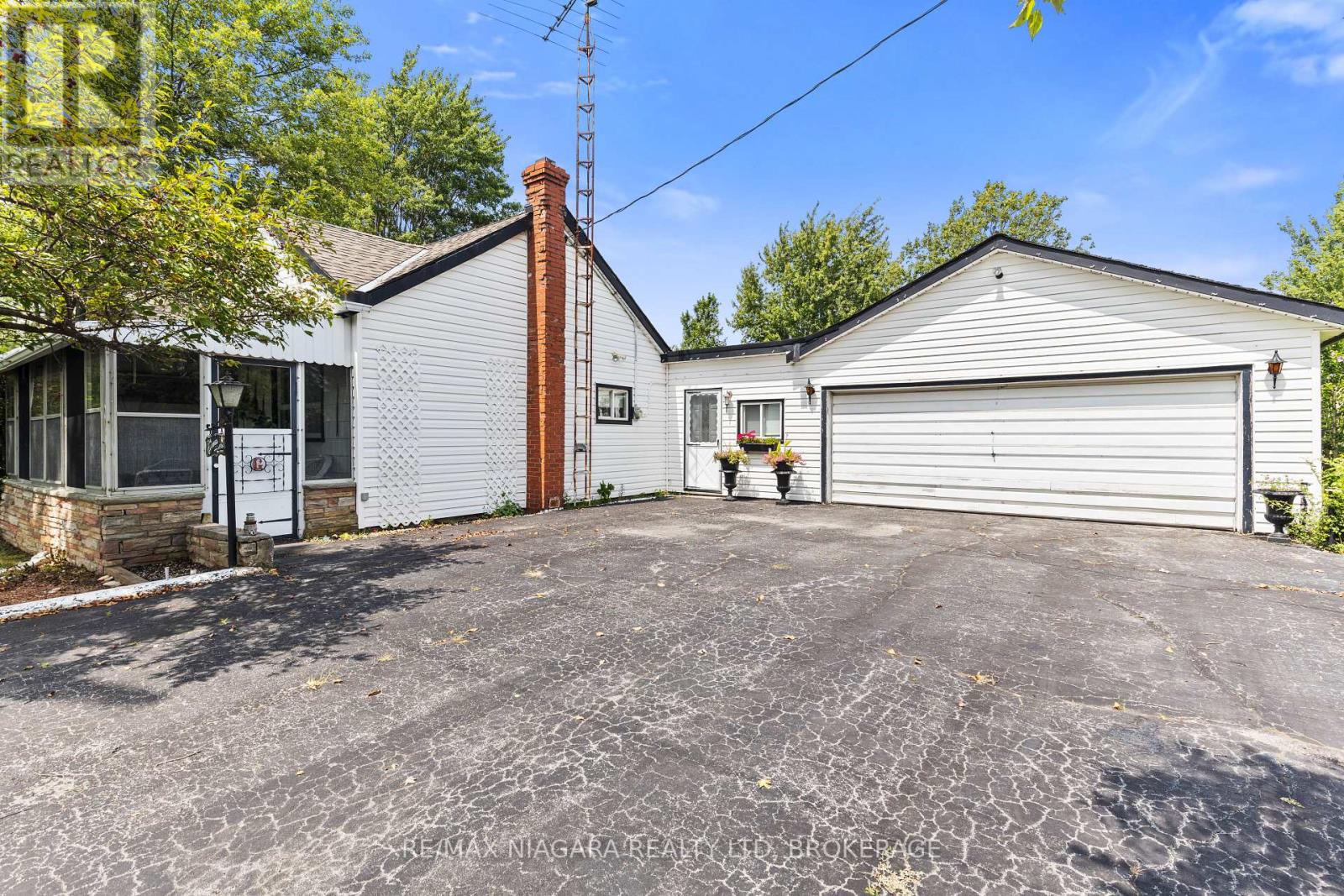 2249 North Shore Drive Property Photo 5
