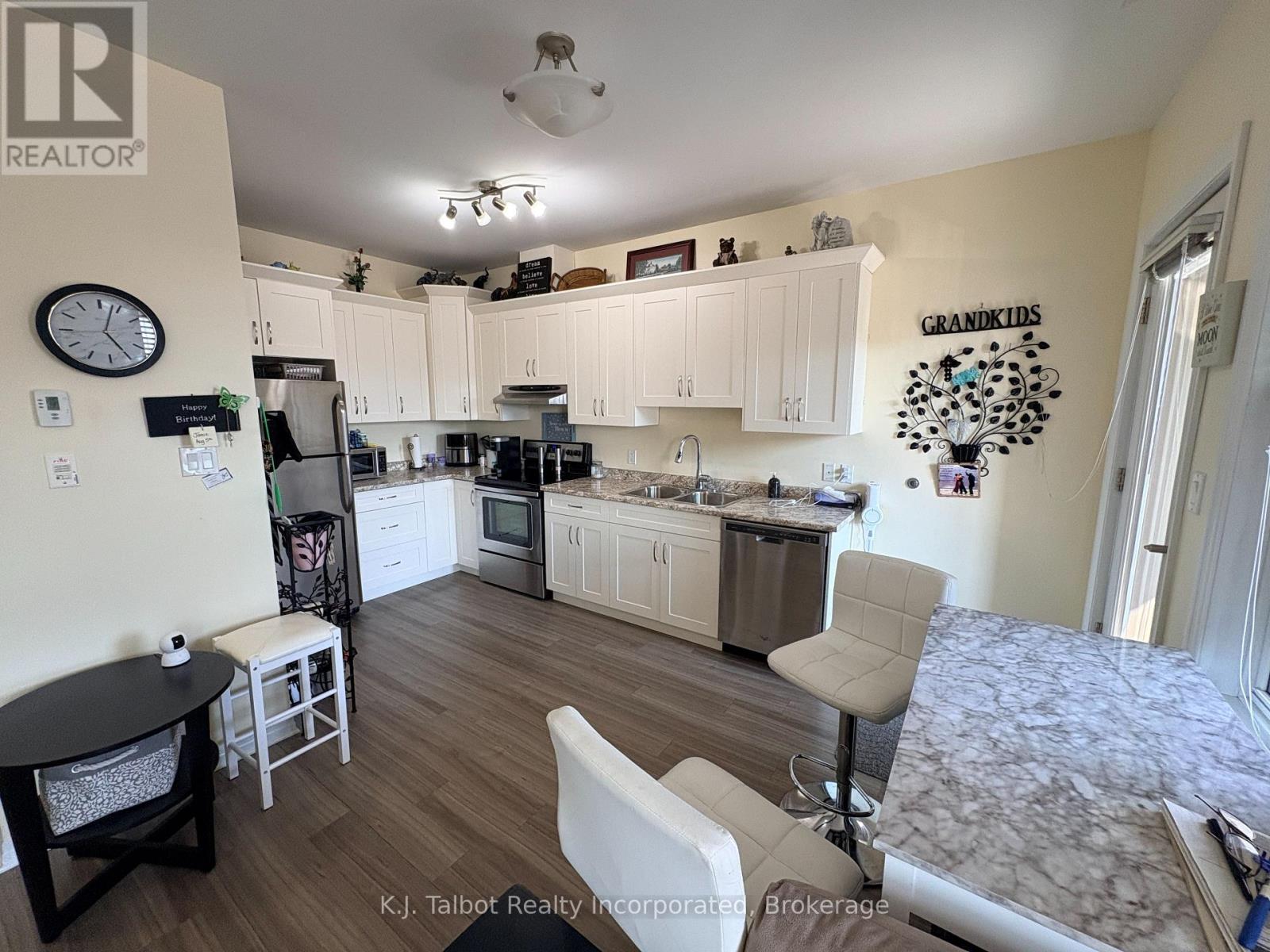 Unit 204 - 35 St David Street Property Photo 3