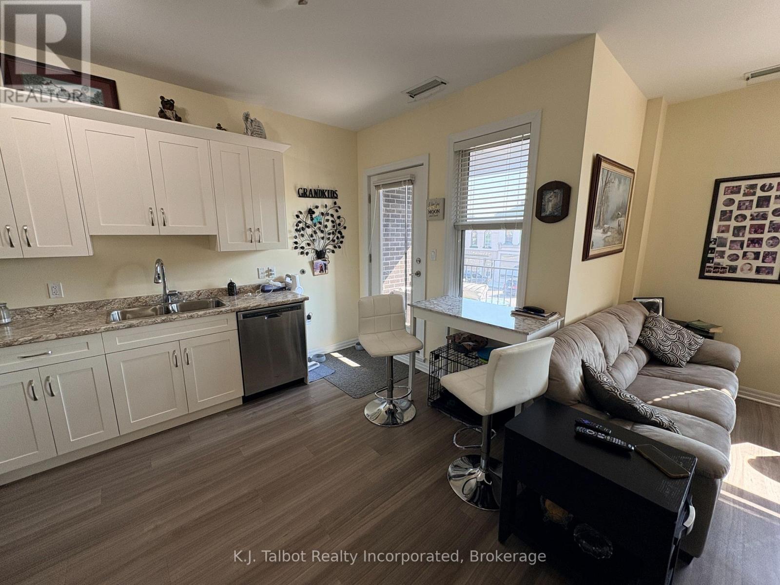 Unit 204 - 35 St David Street Property Photo 4