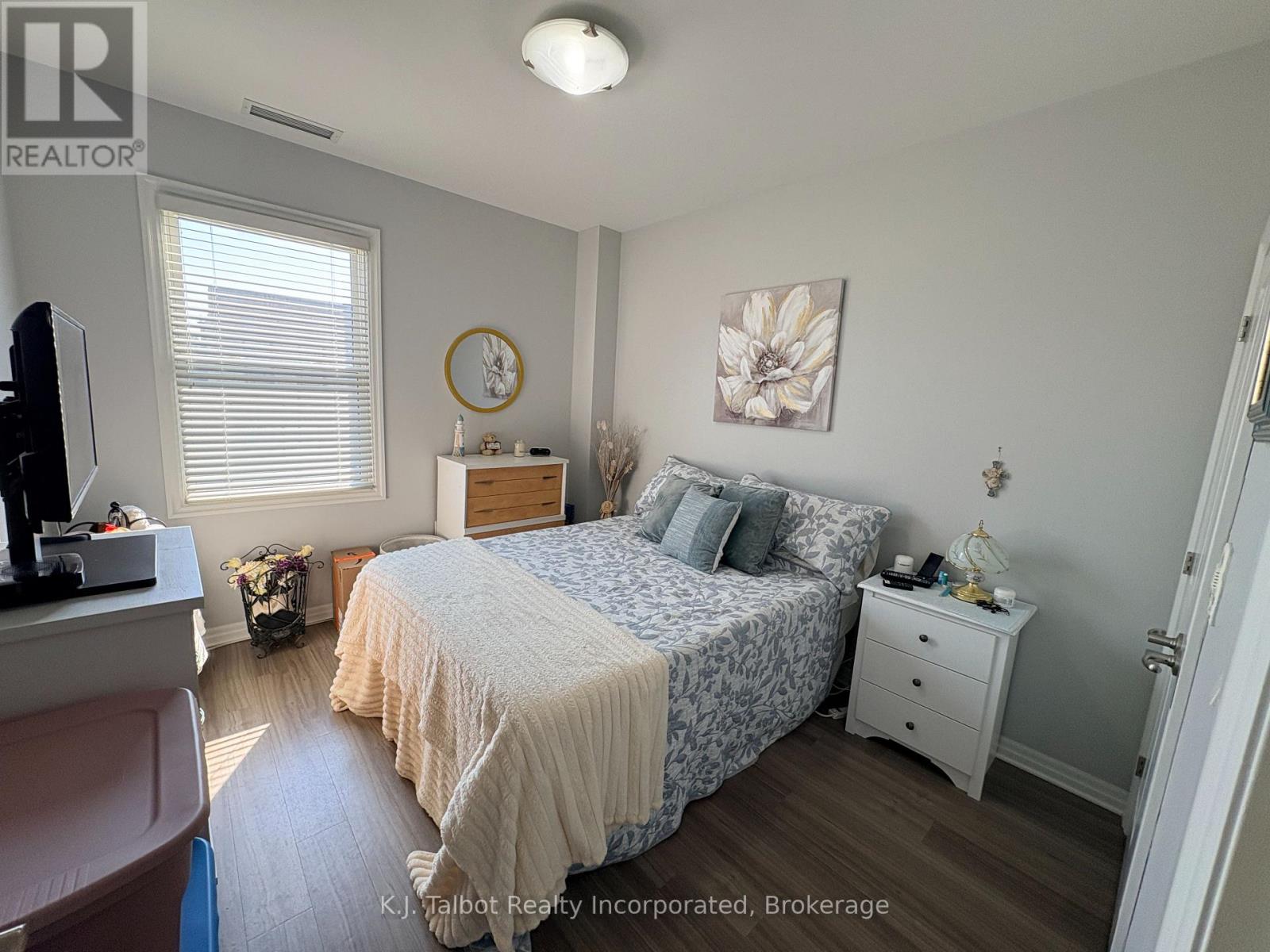 Unit 204 - 35 St David Street Property Photo 6