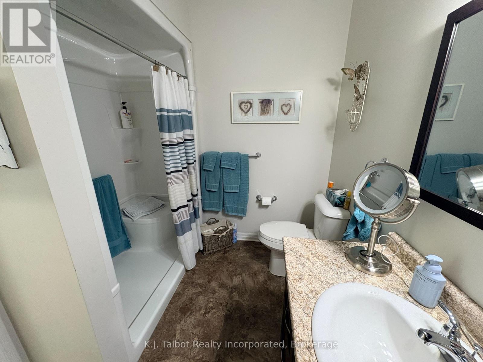 Unit 204 - 35 St David Street Property Photo 8