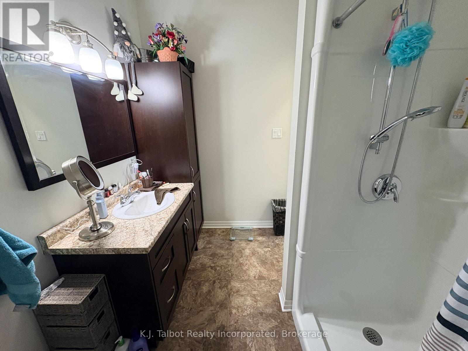 Unit 204 - 35 St David Street Property Photo 9
