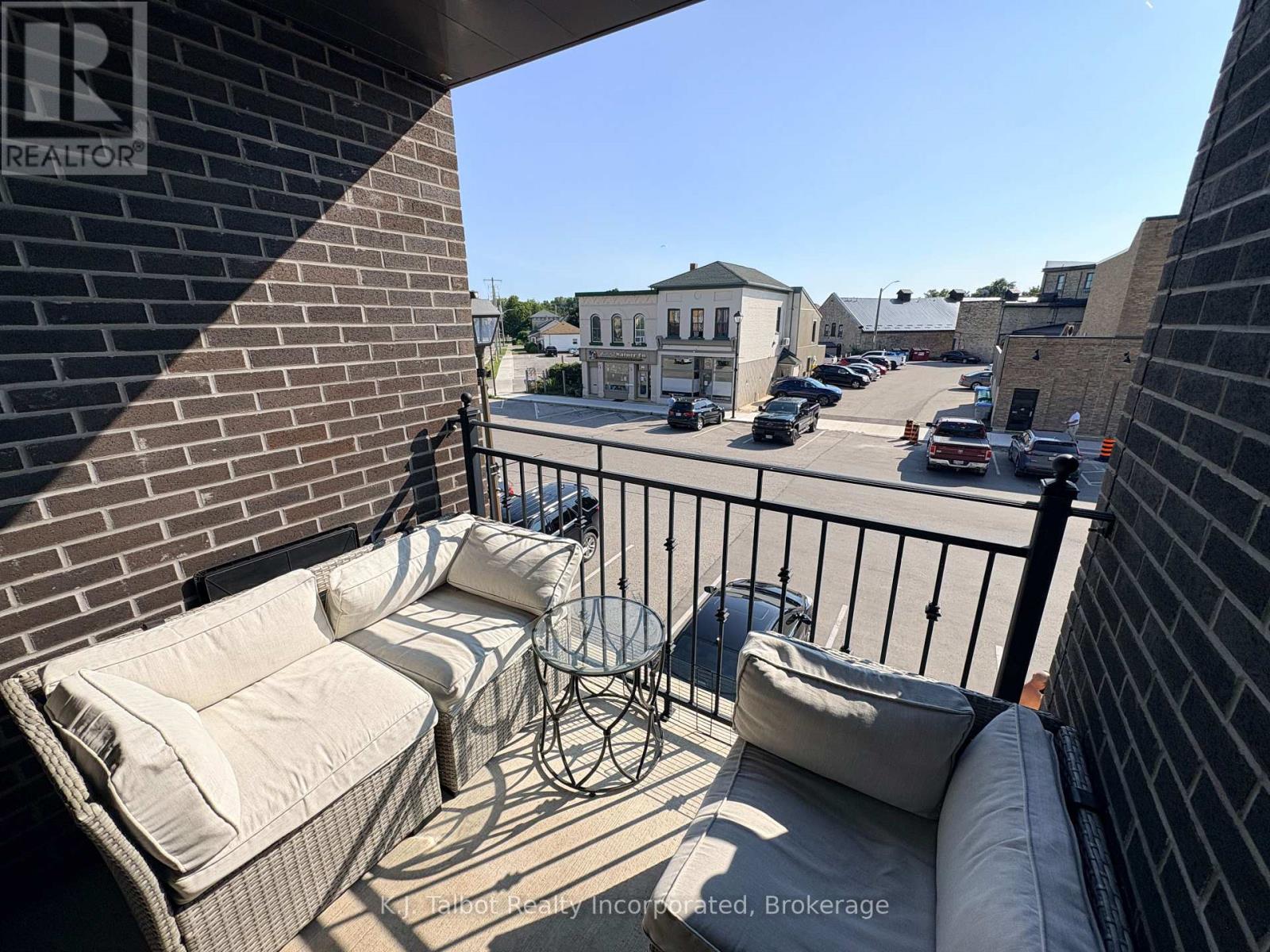 Unit 204 - 35 St David Street Property Photo 11