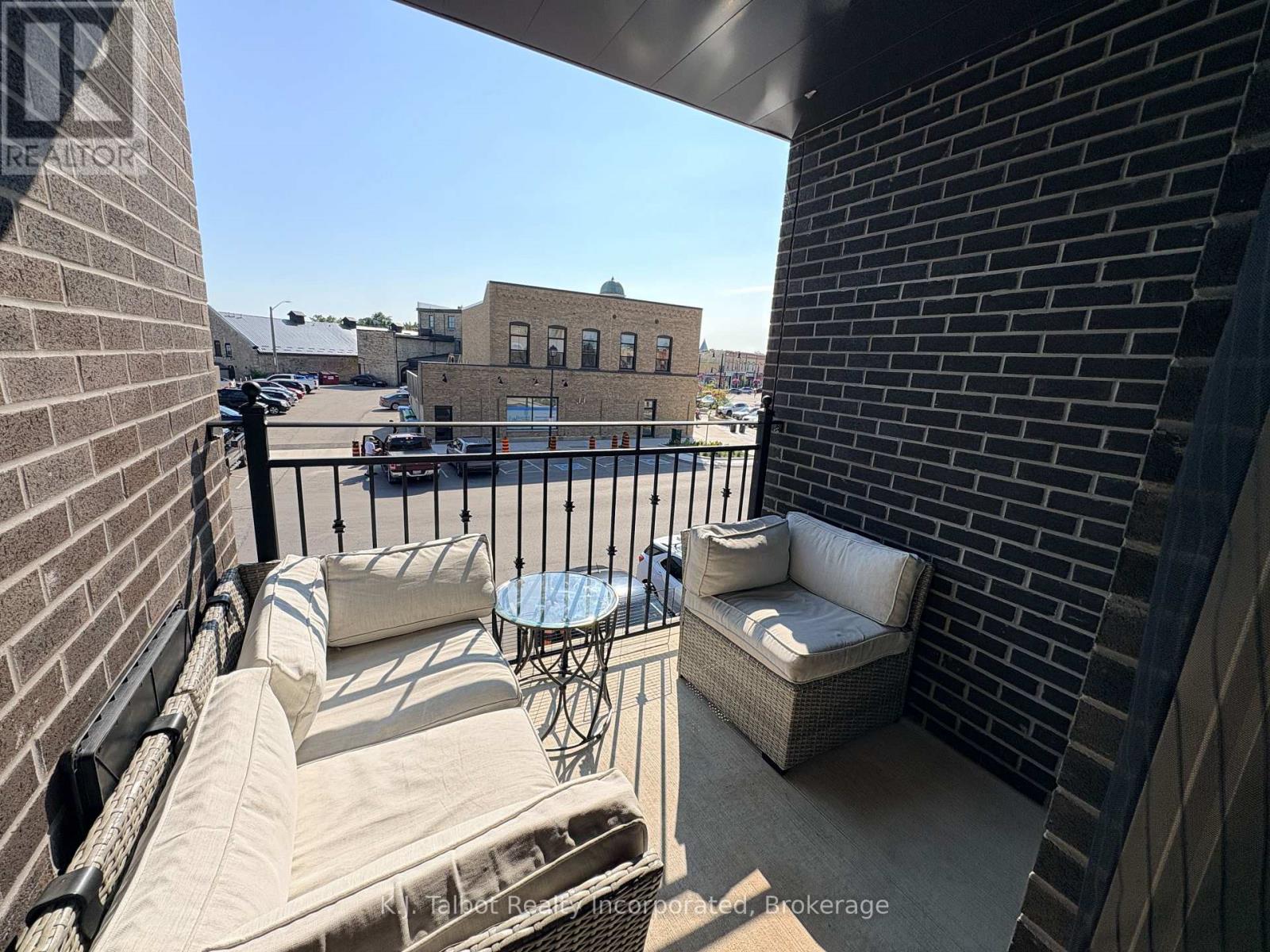 Unit 204 - 35 St David Street Property Photo 12